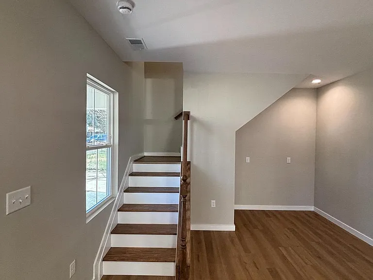 129 Evans St — Photo 19