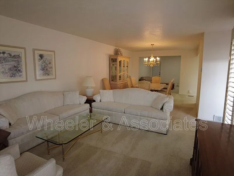 2 bed, 1.5 bath, 1732 sqft, $1,745 — Photo 2