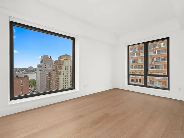 214 W 72nd St #18, New York, NY 10023