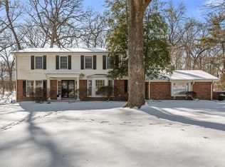 1611 Forest Aire St, Saint Louis, MO 63131