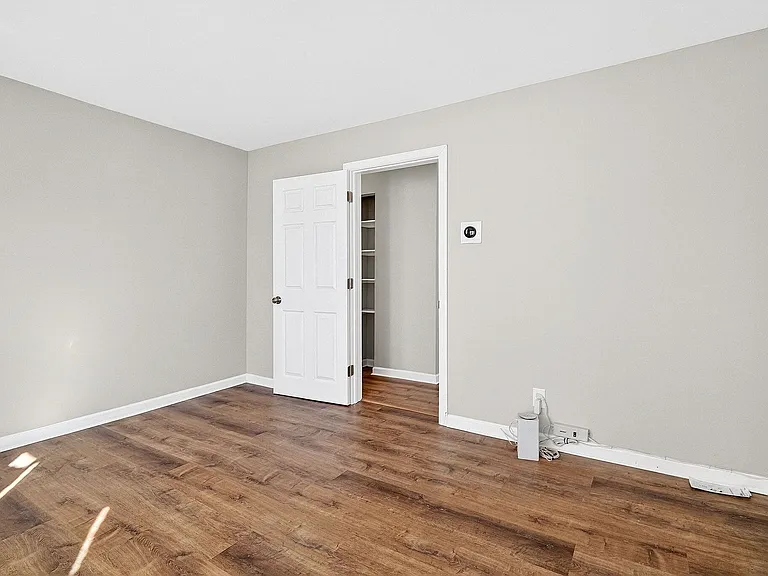 24 Steinhardt Ave — Photo 9