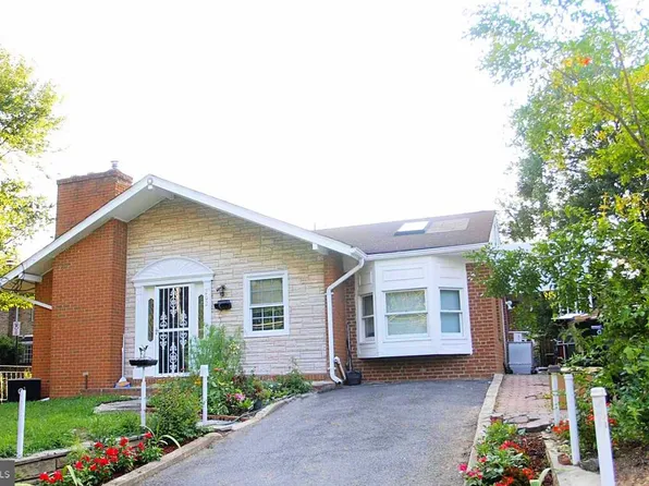 202 S Cherry St, Falls Church, VA 22042