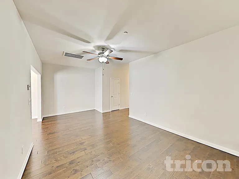 305 Woodfern Ct — Photo 2