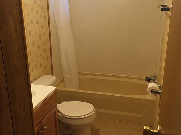 4th image of 310 Hickory Ln