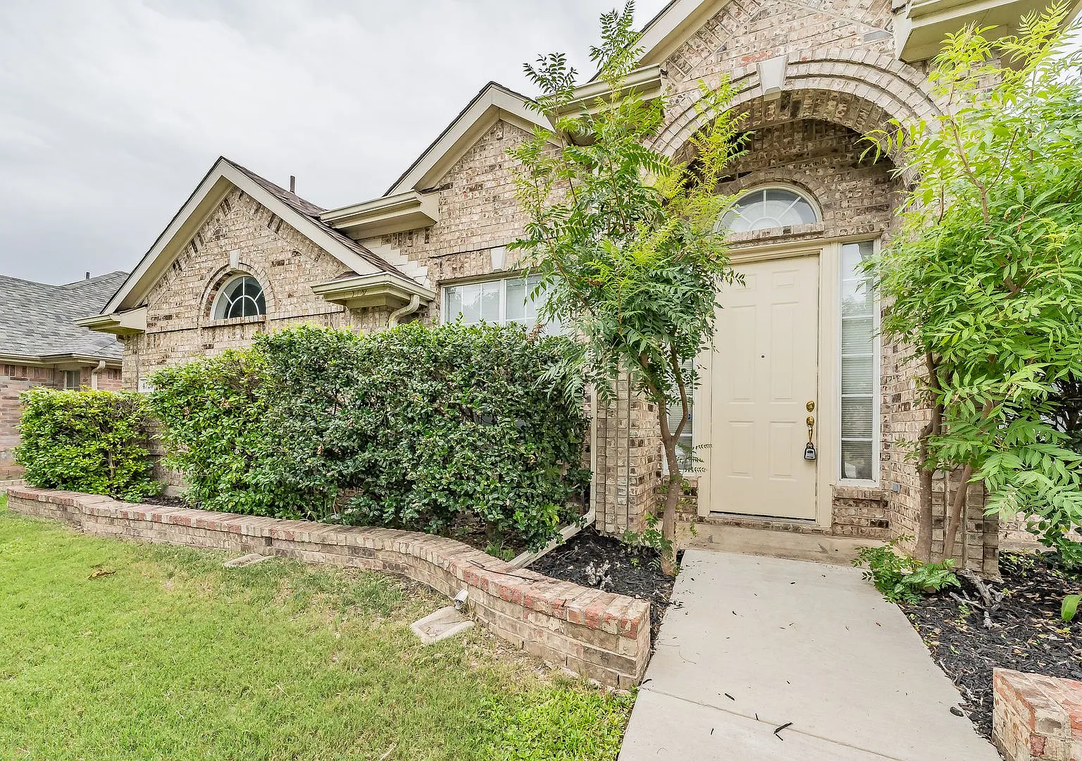 Keller Isd! Large And Well Maintained 4/2/2 — Photo 2