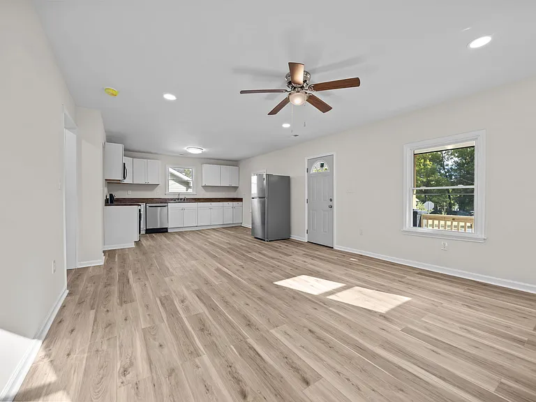 1005 E Russell Ave — Photo 21