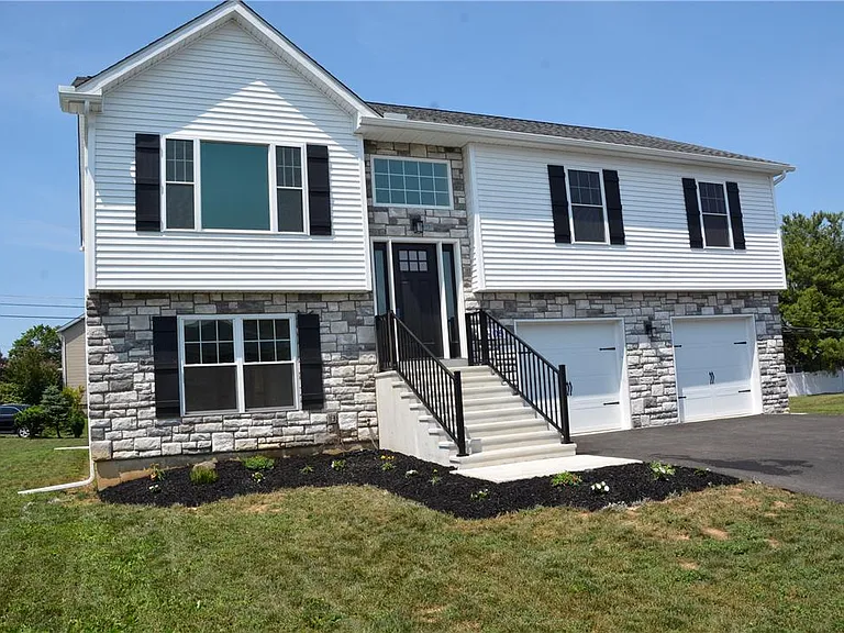 2905 Roosevelt St — Photo 1