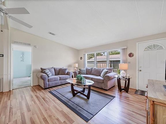 3rd image of 712 Watersedge St