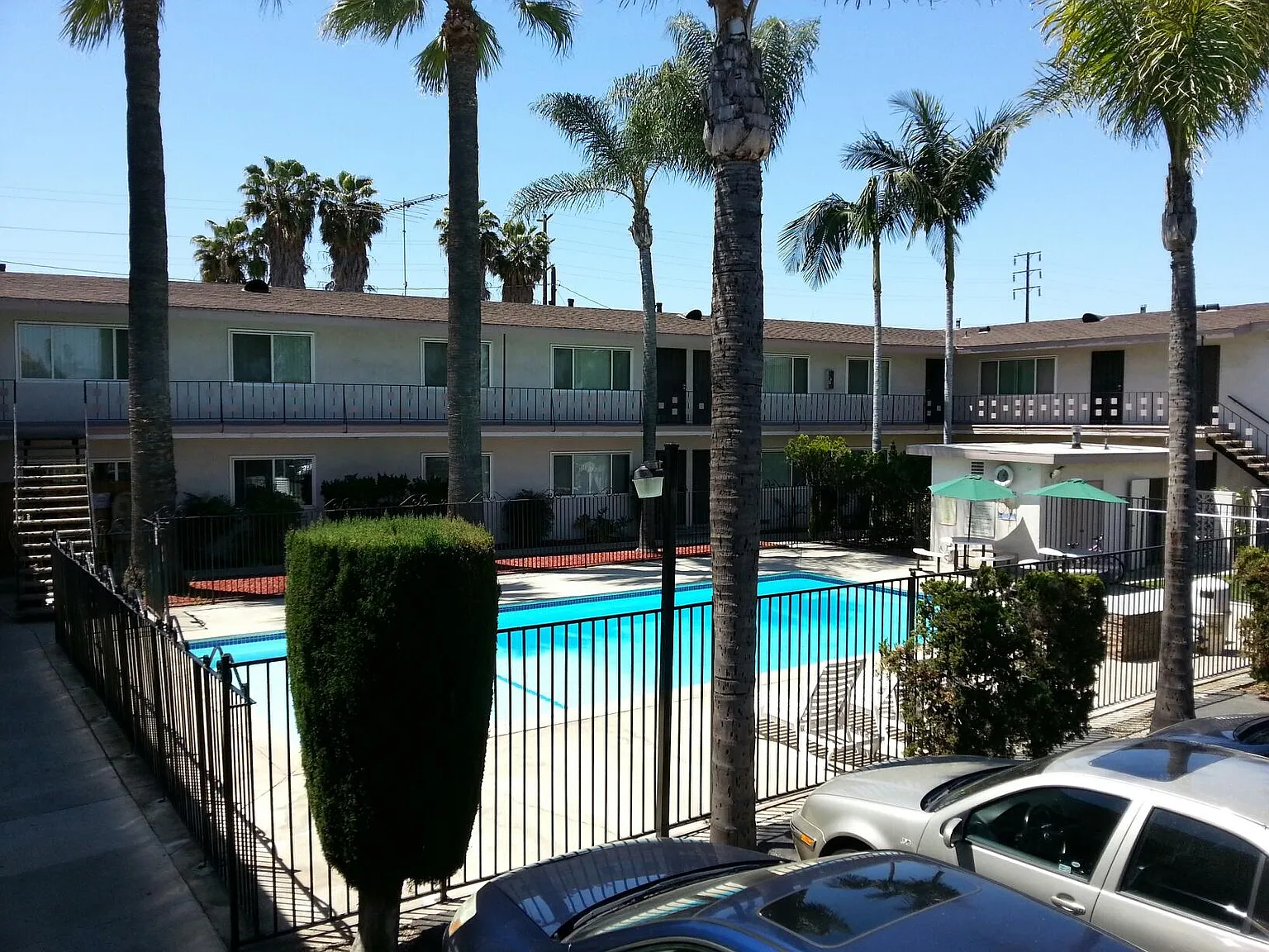 2 bed, 950 sqft, $2,300 — Photo 1