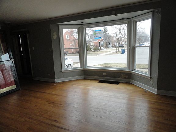 3rd image of 2931 W 97th St