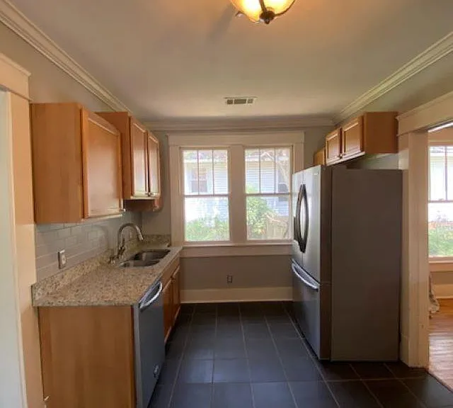 116 N Spruce St — Photo 6