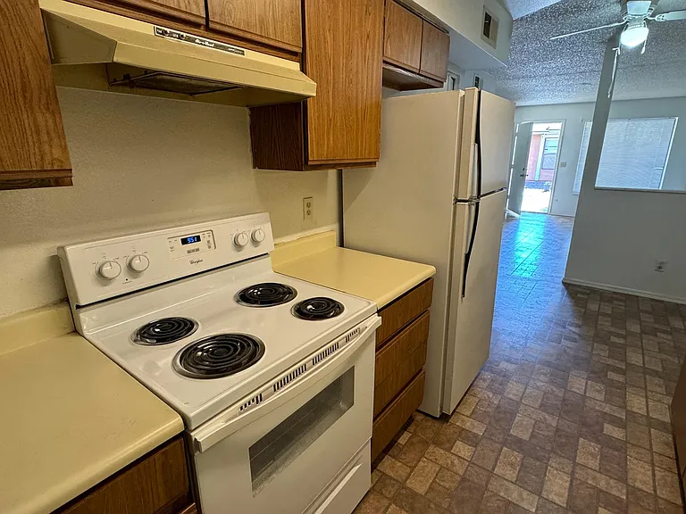 2829 E Capri Cir #2 — Photo 5