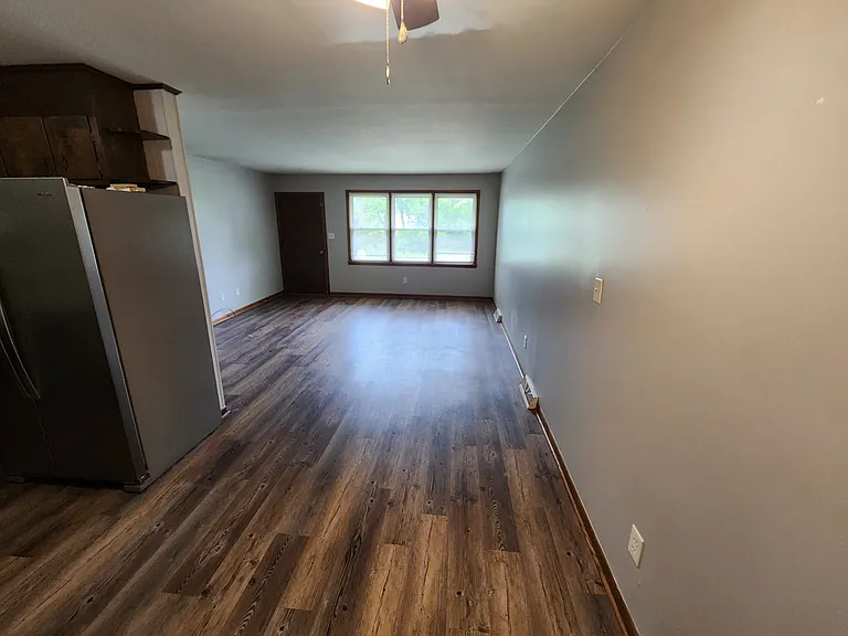 408 Meadow Ln — Photo 4