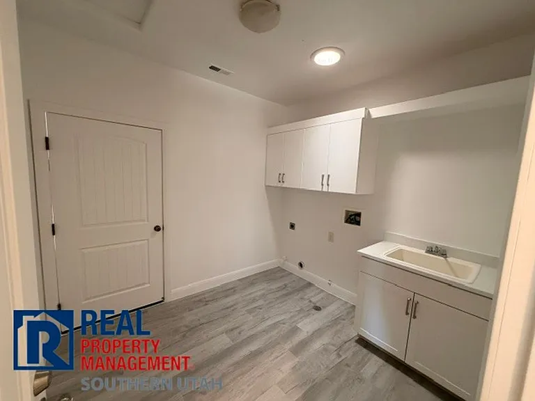 685 W Windsor Dr — Photo 18