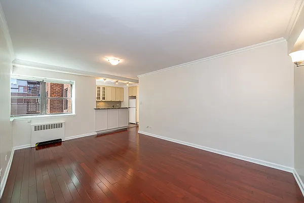 Sold by Bizzarro Agency | media 3