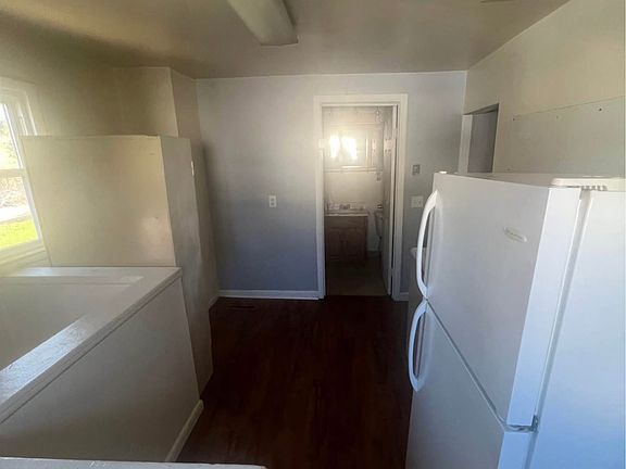 2nd image of 207 Fitzhugh St #1