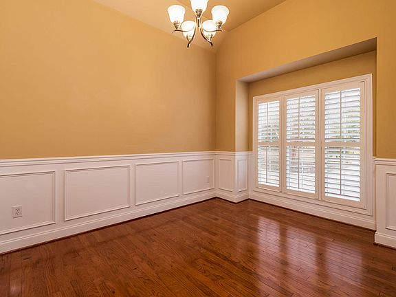 3rd image of 4700 Treybrooke Ln