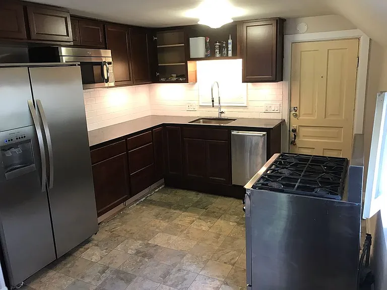 340 Diamond Ave SE — Photo 4