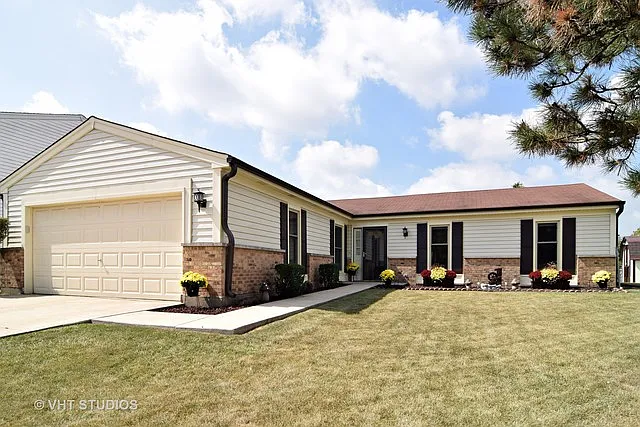 1089 Buckskin Ln photo 1