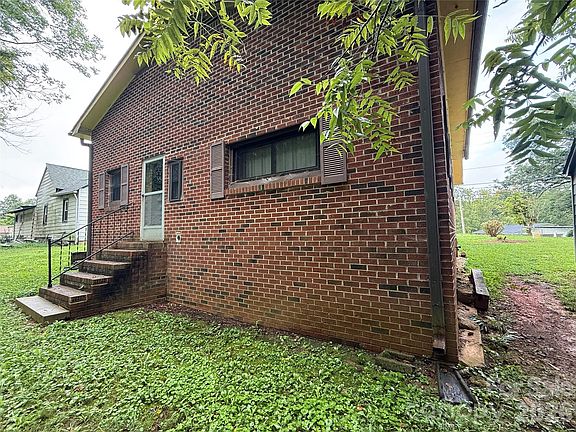 4th image of 426 Bouchelle St