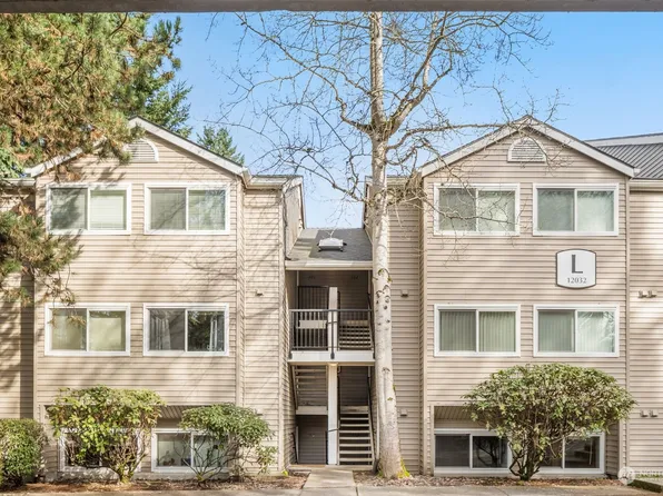 12032 100th Avenue NE #L102, Kirkland, WA 98034