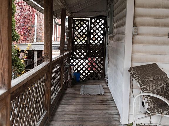 5th image of 1004 Lincoln Ave