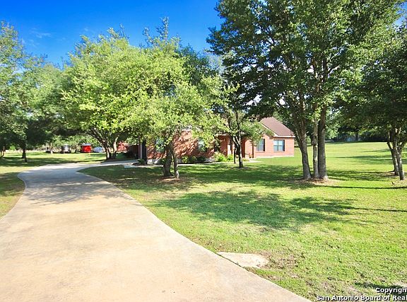 2nd image of 165 Oak Fields Dr