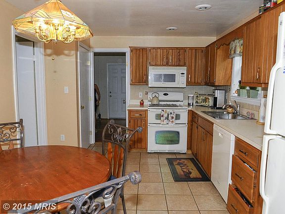 4th image of 4105 Queen Mary Dr
