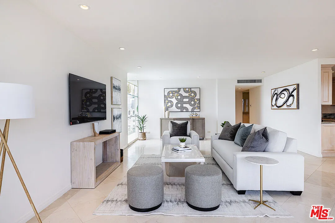 2 bed, 2.0 bath, 1600 sqft, $7,700 — Photo 3