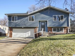 507 Pioneer Rd, Papillion, NE 68046