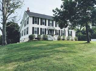 882 Oxbow Rd, Belpre, OH 45714