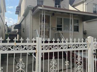 9006 202nd St, Hollis, NY 11423