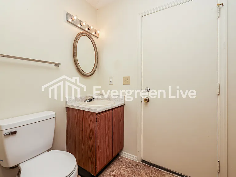 2464 Cross Village Dr — Photo 13