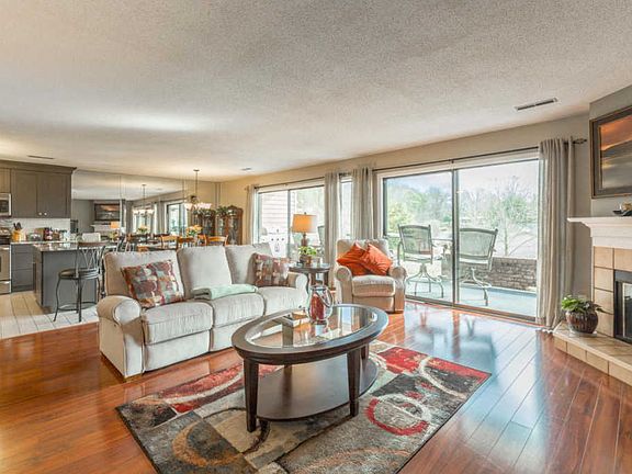 4th image of 4319 Lakeshore Ln #1016