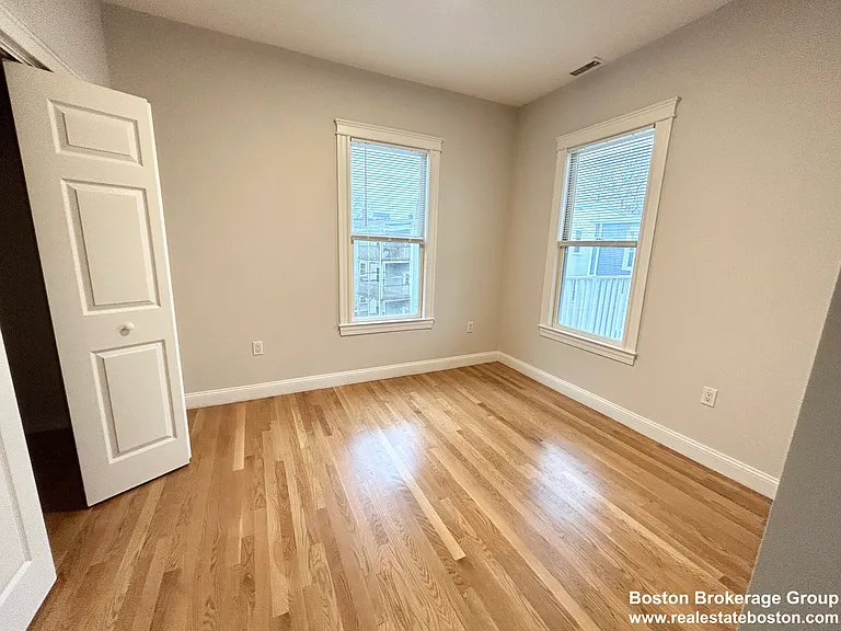 12 Buttonwood St #3 — Photo 8