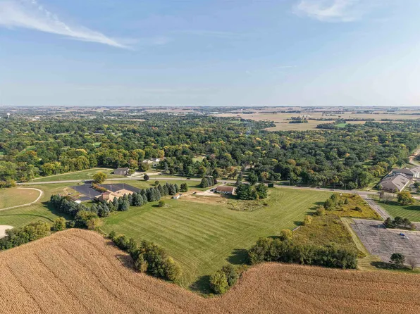 2810 W Pearl City Rd, Freeport, IL 61032