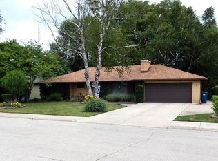 1021 Hawthorne Ln, Kankakee, IL 60901