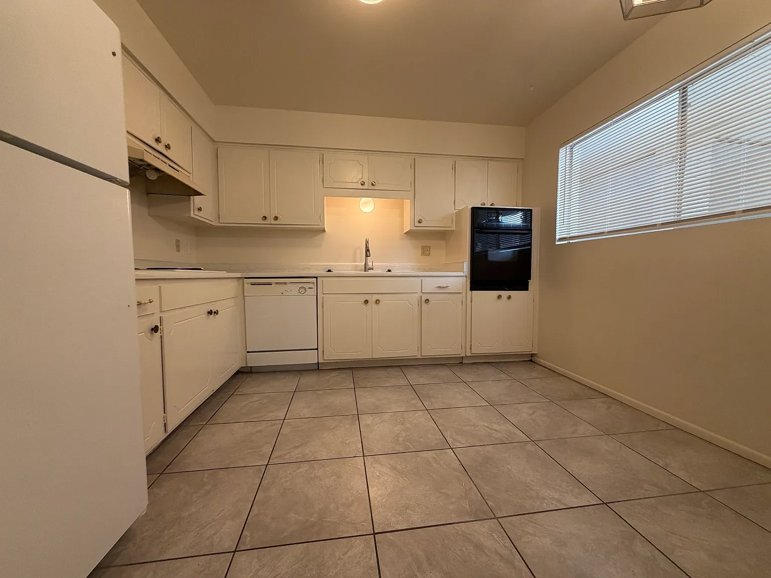 2 bed, 1000 sqft, $1,350 — Photo 4