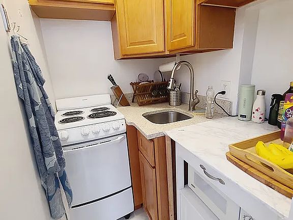 3rd image of 316 Lexington Ave APT 4F