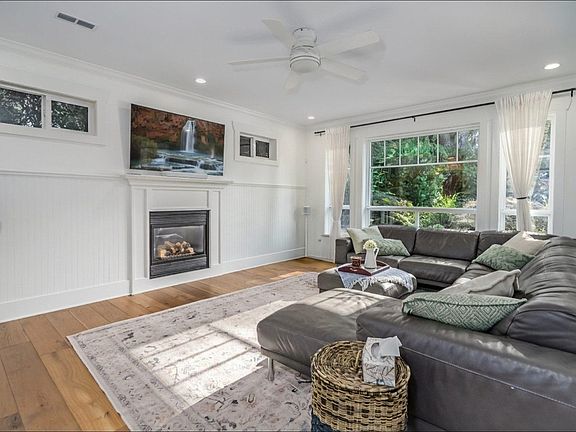 4th image of 9194 Wright St
