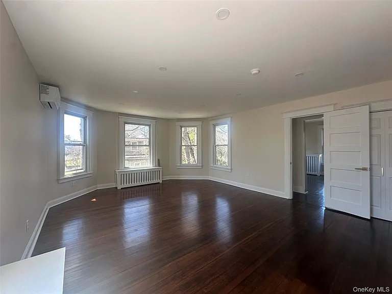 55 Sea Cliff Ave — Photo 3