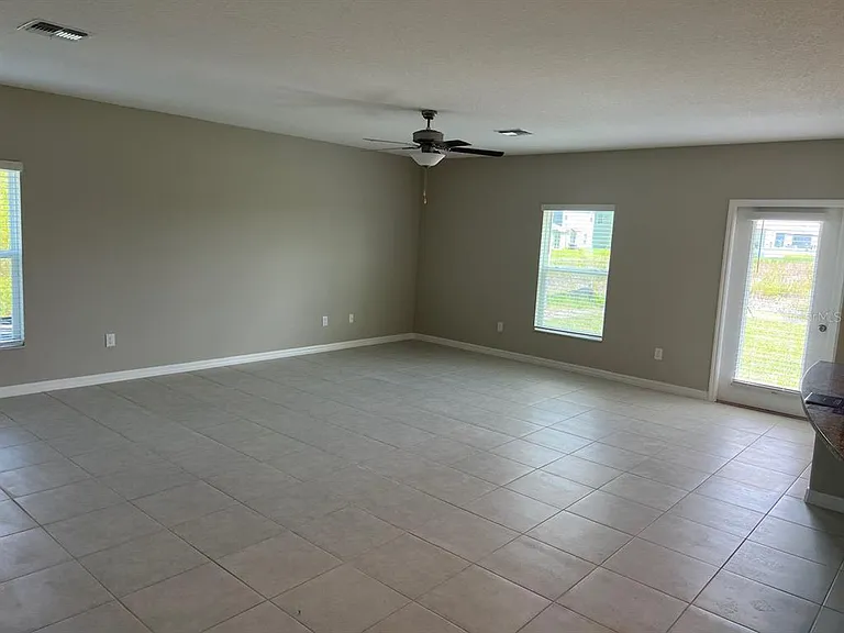 580 Royal Empress Dr — Photo 3
