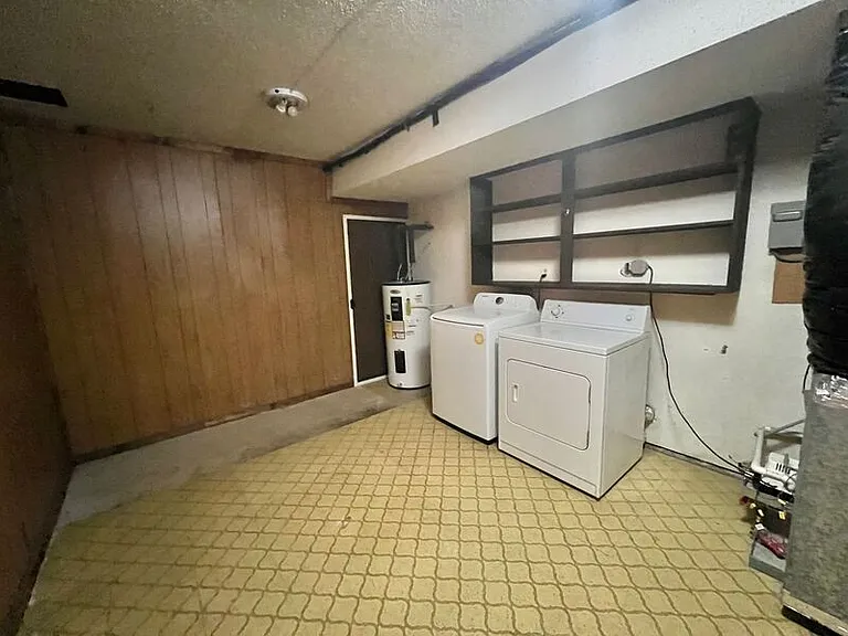 6011 Dixon Dr — Photo 10