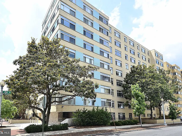 2401 Washington Cir NW #H-803 — Photo 25