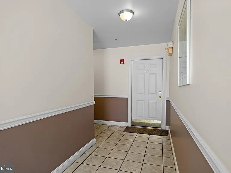 6 S Strawberry St #10 — Photo 2