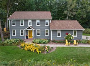 2087 Timber Oak Ct, Hartland, WI 53029