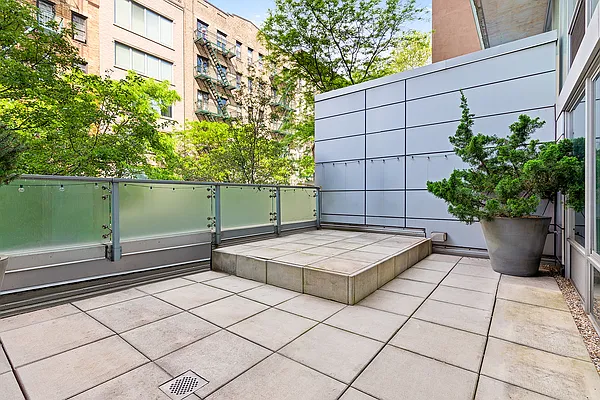 Sold by Compass | media 10