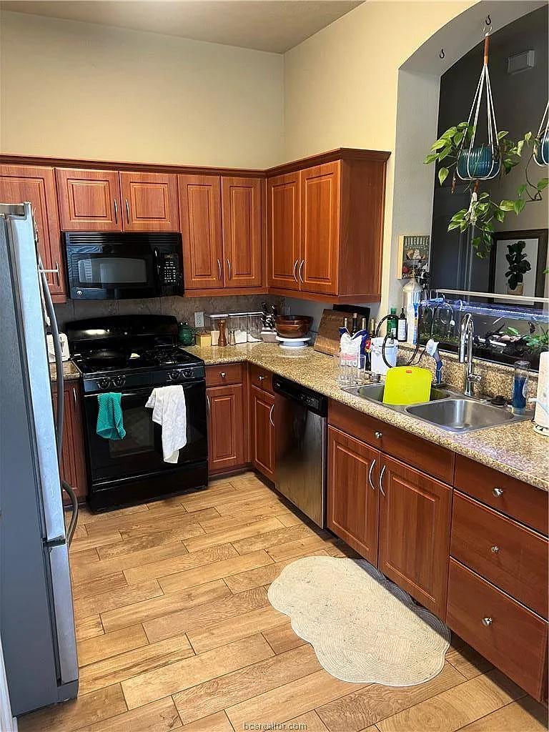 3 bed, 1179 sqft, $2,000 — Photo 3