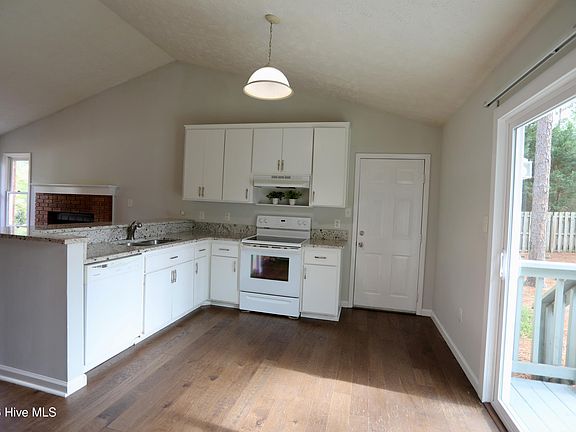 4th image of 100 Sawmill Road E