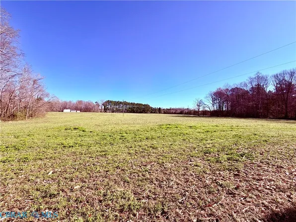 415 Philpot Rd, Locust Hill, VA 23092